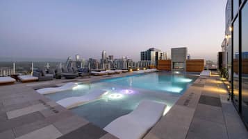 Et oppvarmet basseng