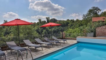 Kolam renang outdoor