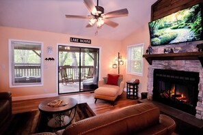 Smart-TV, Kamin, Tischtennisplatte