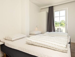 House - 6 Person Holiday Home on a Holiday Park in Blavand (Blavand)