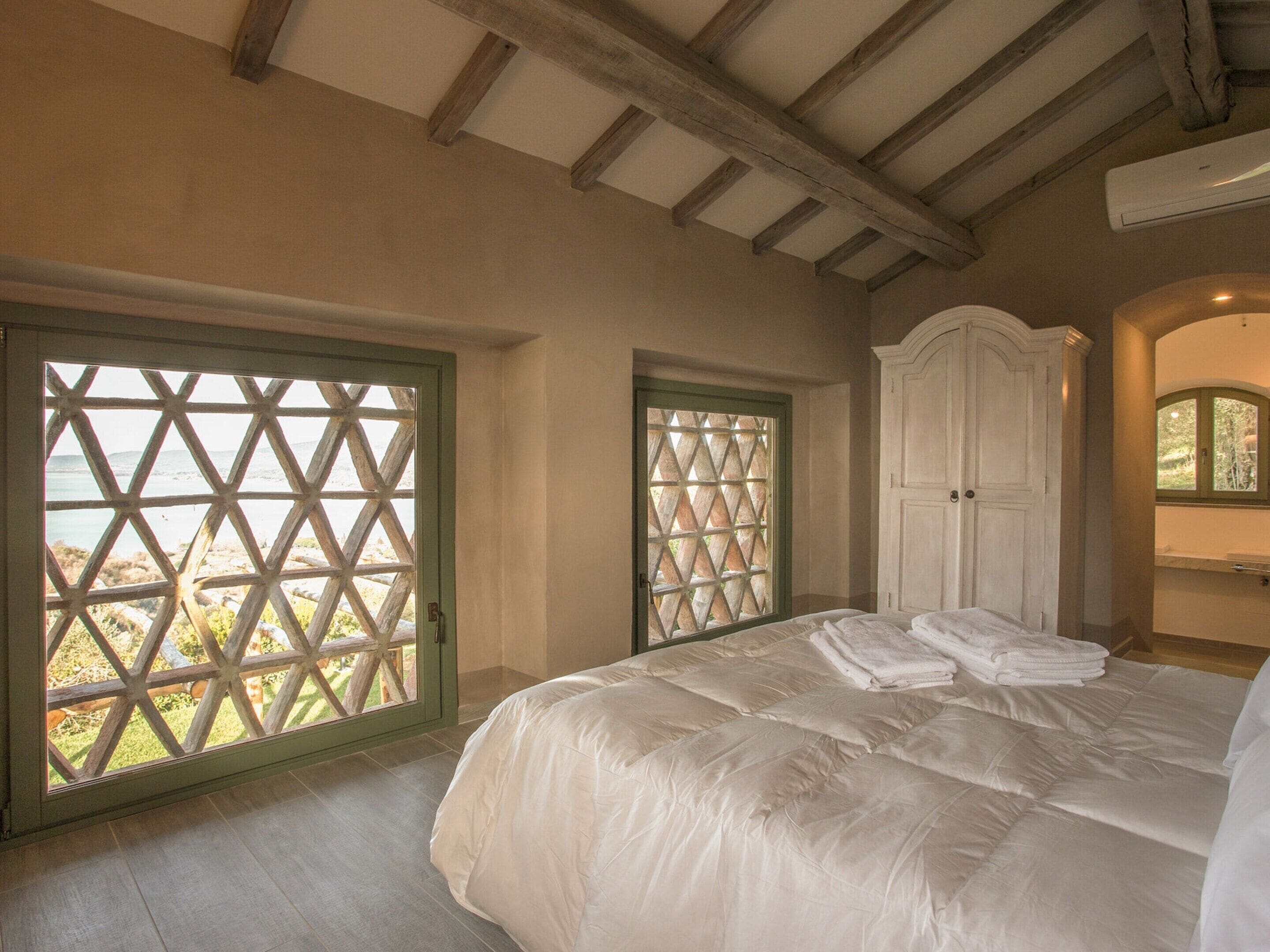 Villa | 5 Schlafzimmer, individuell eingerichtet, Bettwäsche