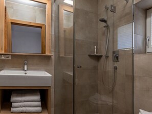 Apartment | Bathroom | Bathtub