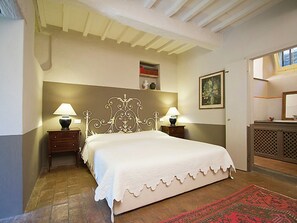 Villa | 5 sovrum och unika möbler