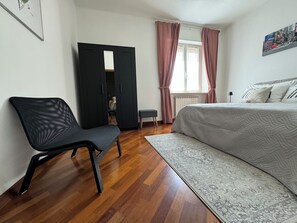 3 quartos, ferros/tábuas de passar roupa, Wi-Fi, roupa de cama