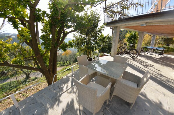 House | Outdoor dining - Holiday Home in Massarosa With Pool & Hill Views (Massarosa)