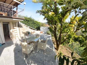 House | Balcony - Holiday Home in Massarosa With Pool & Hill Views (Massarosa)