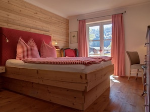 House | 2 bedrooms, iron/ironing board - Castle View Modern Retreat (Kreuth)