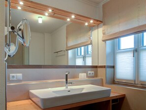 House | Bathroom - Castle View Modern Retreat (Kreuth)