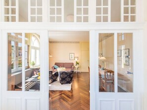 Interior - "seashell" Modern Retreat (Binz)