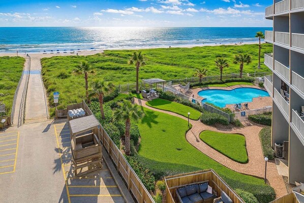 Departamento, 2 habitaciones | Alberca | Alberca al aire libre 