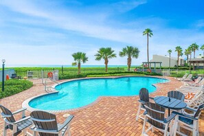 Departamento, 2 habitaciones | Alberca | Alberca al aire libre 