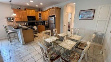 Apartment, 2 Schlafzimmer | Speisen