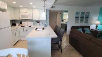 Apartment, 2 Bedrooms | Private kitchen | Fridge, oven, coffee/tea maker, toaster