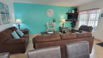 Apartment, 2 Bedrooms | Living area