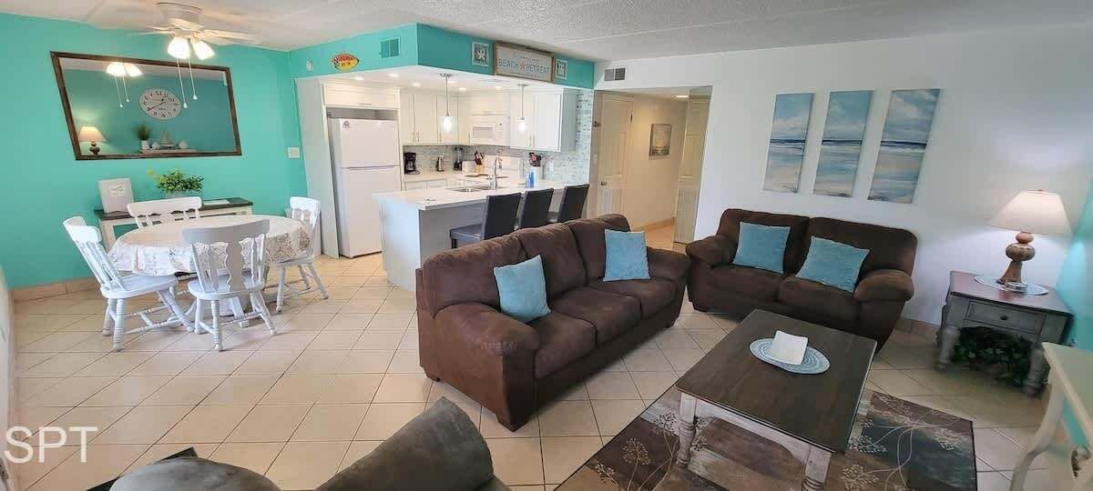 Apartment, 2 Bedrooms | Living area