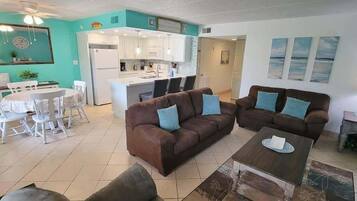 Apartment, 2 Bedrooms | Living area