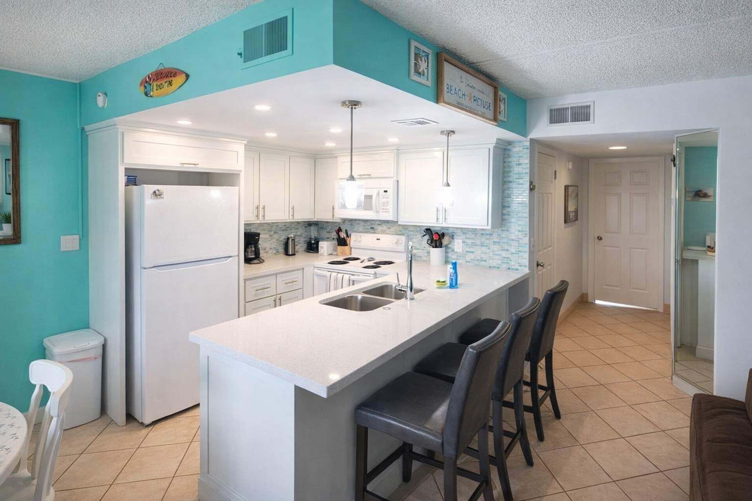 Apartment, 2 Bedrooms | Private kitchen | Fridge, oven, coffee/tea maker, toaster