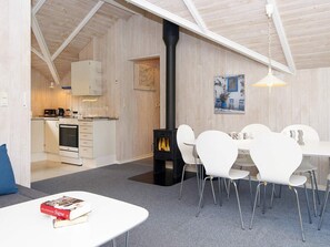 House | Dining - 6 Person Holiday Home in Farvang (Farvang)