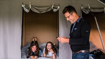 Tent | 3 slaapkamers, individueel gemeubileerd, beddengoed