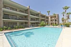 Departamento, 2 habitaciones | Alberca | Alberca al aire libre 