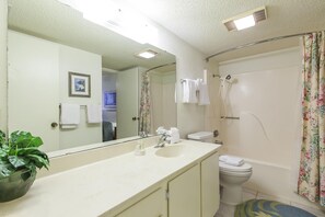 Condo, 2 quartos | Banheiro