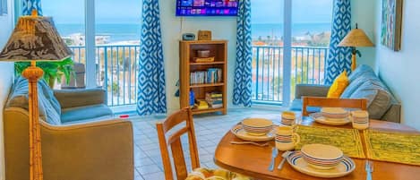 Apartment, 2 Bedrooms | Living area