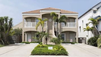Condo, 2 Bedrooms | Exterior