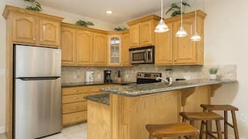 Apartment, 2 Bedrooms | Private kitchen | Fridge, oven, coffee/tea maker, toaster