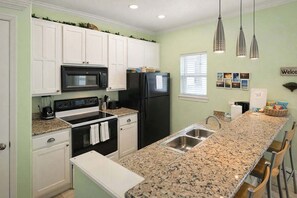 Apartamento, 2 quartos | Cozinha privada | Geladeira, fogão, cafeteira/chaleira, torradeira