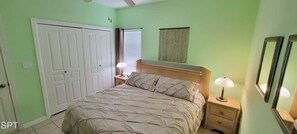 Condo, 2 chambres | 2 chambres, fer et planche à repasser, accès au Wi-Fi (inclus)