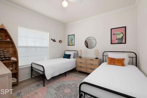 Condo, 2 Bedrooms