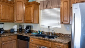 Casa, 4 habitaciones | Cocina privada | Frigorífico, horno, cafetera o tetera y tostadora