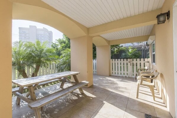 House, 4 Bedrooms | Outdoor dining