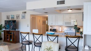 Bloc d'apartaments, 2 dormitoris | Cuina privada | Frigorífic, forn, cafetera i tetera i torradora