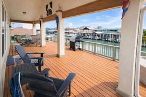 House, 3 Bedrooms | Outdoor dining - Fish Crazy House 3 Bedroom Condo by RedAwning (Port Isabel)