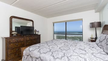 Apartment, 3 Bedrooms | 3 bedrooms, iron/ironing board, free WiFi