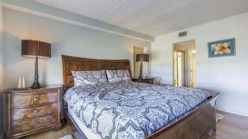 Apartment, 3 Bedrooms | 3 bedrooms, iron/ironing board, free WiFi