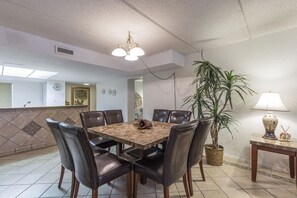 Apartamento, 3 quartos | Opções para refeição
