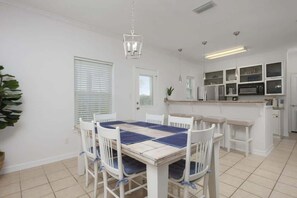 Dining - Los Cabos I #3 3 Bedroom Condo by RedAwning (South Padre Island)