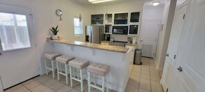 Apartment, 3 Schlafzimmer | Eigene Küche | Kühlschrank, Ofen, Wasserkocher mit Kaffee-/Teezubehör, Toaster