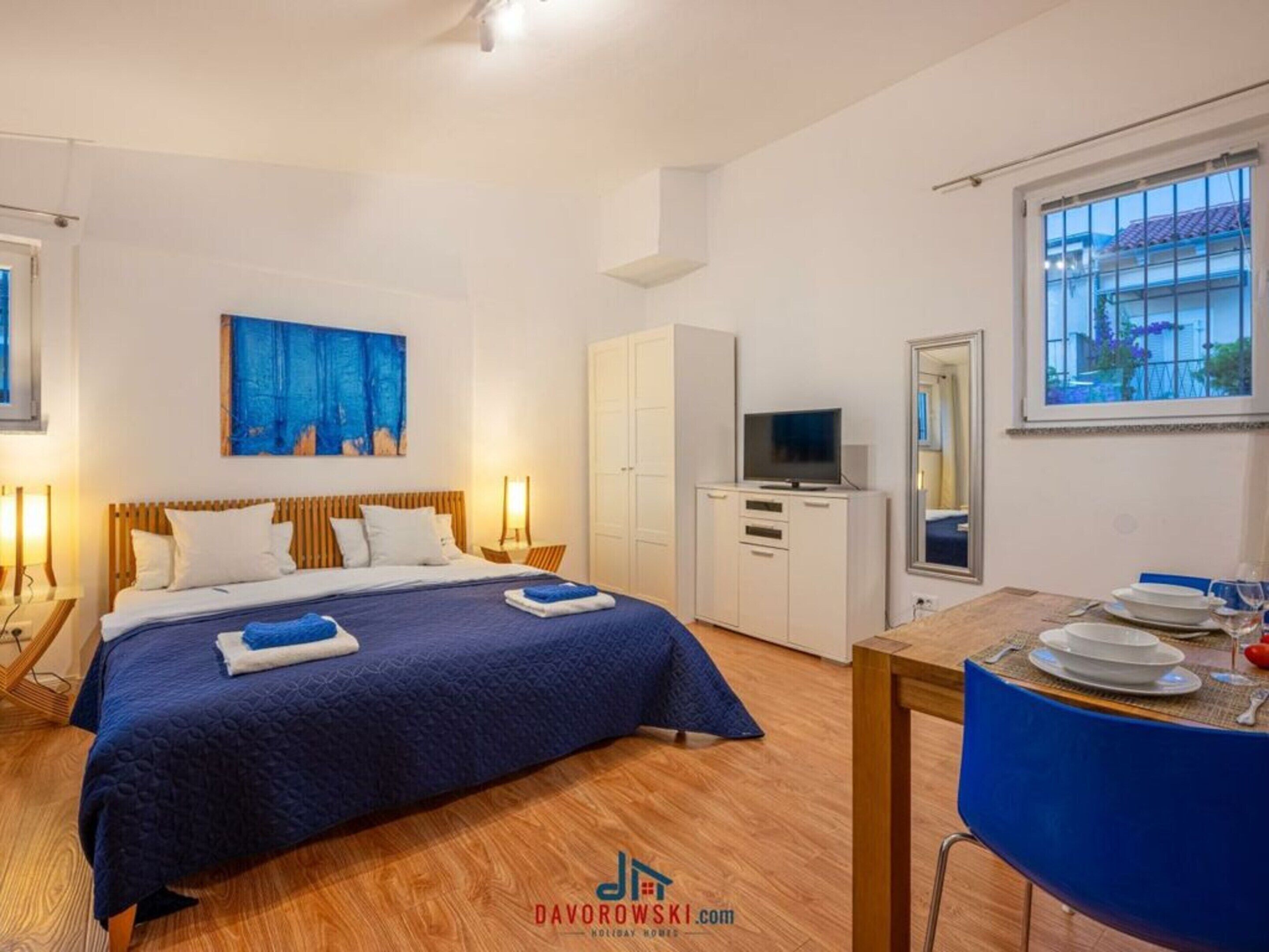 House | 1 bedroom, iron/ironing board, individually furnished