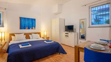 House | 1 bedroom, iron/ironing board, individually furnished