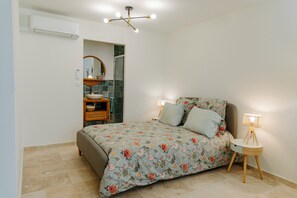 3 bedrooms, desk, iron/ironing board, free WiFi
