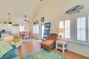 House (3 Bedrooms) | Interior - Walk to Shore: Surfside Beach Home w/ Bay Views (Freeport)