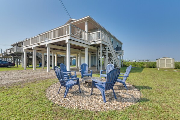 House (3 Bedrooms) | Interior - Walk to Shore: Surfside Beach Home w/ Bay Views (Freeport)