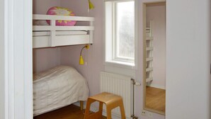 A child's bedroom with bunk beds, a small stool, a window, and a radiator. - 5 Star Holiday Home in Hjaltevad (Hjältevad)