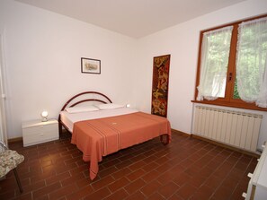 3 bedrooms, individually furnished, bed sheets - Holiday Home in Garda Near Lake & Pool (Garda)