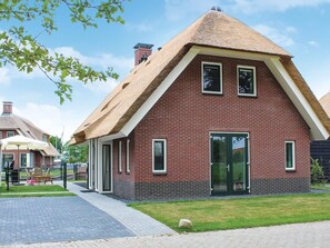 House | Exterior - Villa in Friesland With Waterfront Garden (Idskenhuizen)