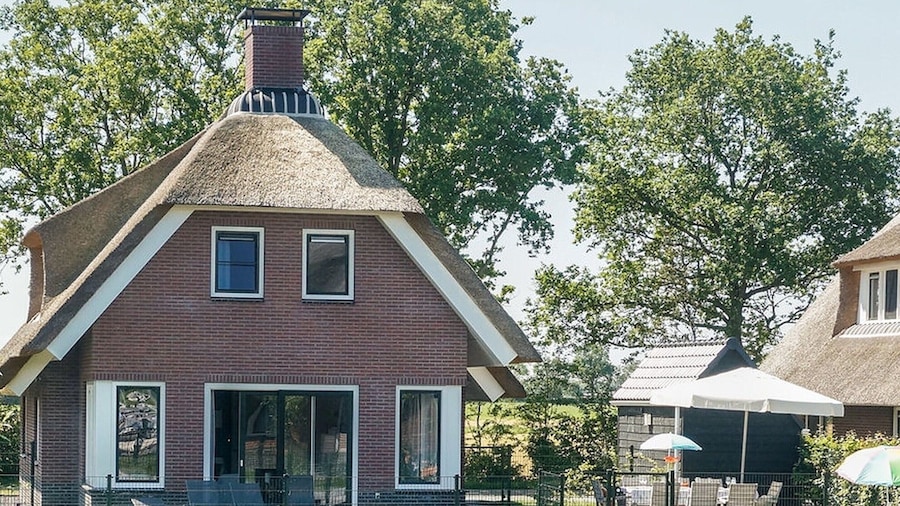 Villa in Friesland With Waterfront Garden