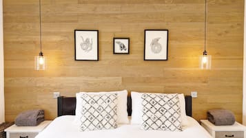 3 dormitoris, planxa i posts de planxar i un bressol de viatge